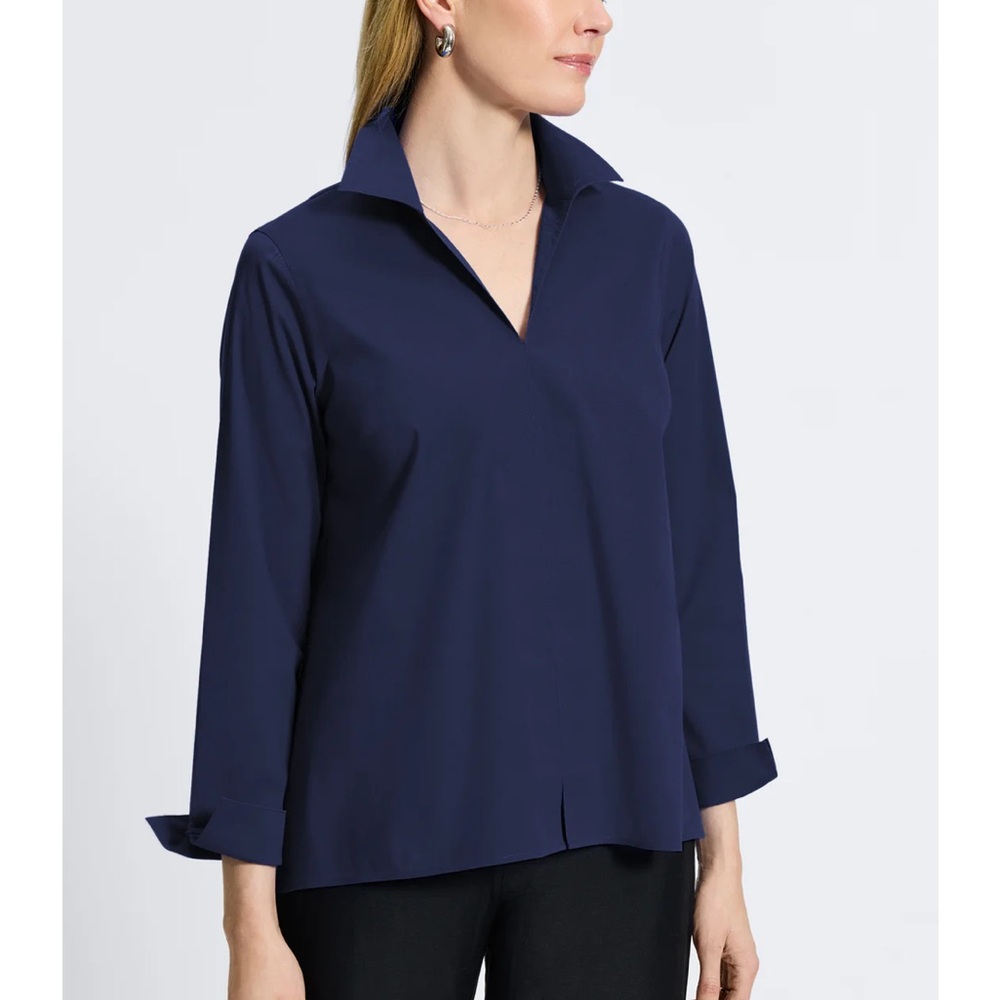 Never worn Foxcroft Agnes Stretch No Iron Popover Shirt. Size large. Navy blue